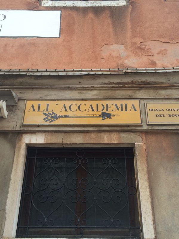 in Venetie wordt verwezen naar Accademia